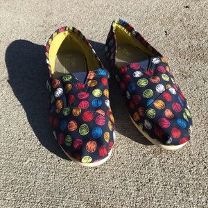 Multicolored polka dot toms